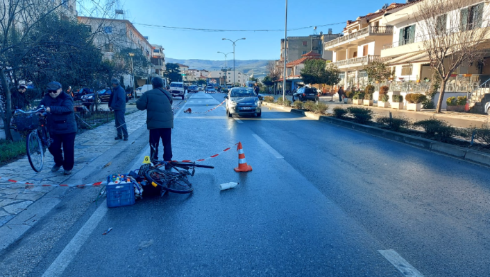 Aksident në Berat/ Automjeti përplas 40-vjeçarin, dërgohet në spital