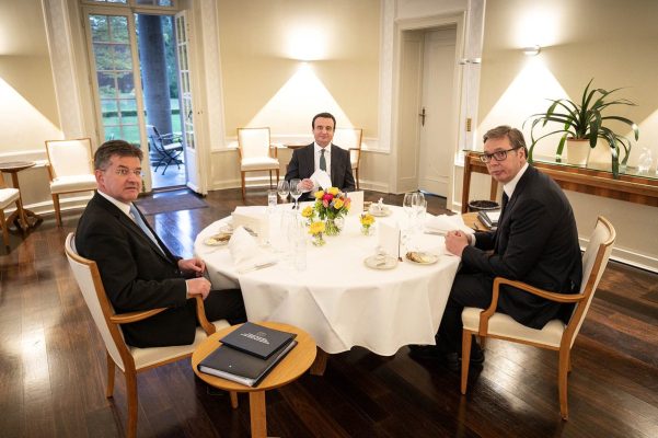 Lajçak takon Kurtin dhe Vuçiç/ Në fokus rikthimi në dialog për arritjen e marrëveshjes