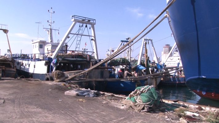 Durrës/ Sekuestrohen 50 mijë litra naftë kontrabandë në anijen e peshkimit