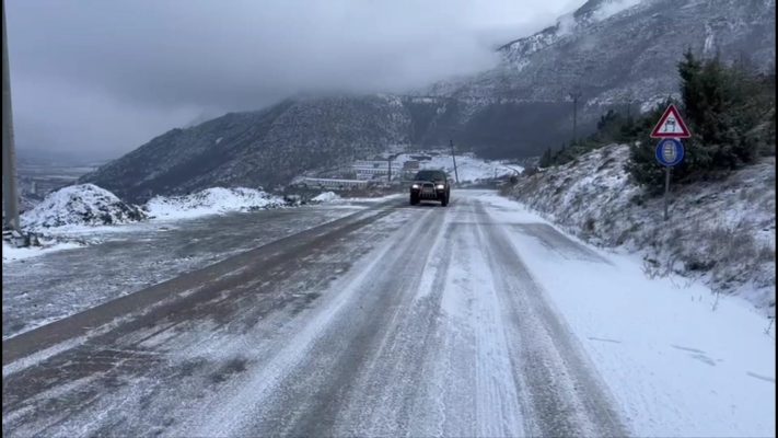 Rikthehen reshjet e borës në Bulqizë, probleme me energjinë elektrike në zonat e thella