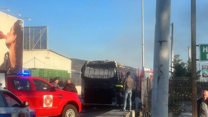 ‘Shkrumbohet’ autobusi me pasagjerë në Lushnjë/ Zbulohet shkaku