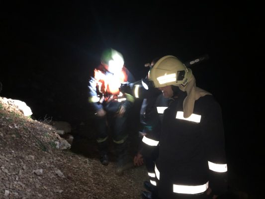 24 orë i bllokuar në shpellë/ Gramsh, shpëtohet 43-vjeçari që kërkonte thesar në shkëmbinj
