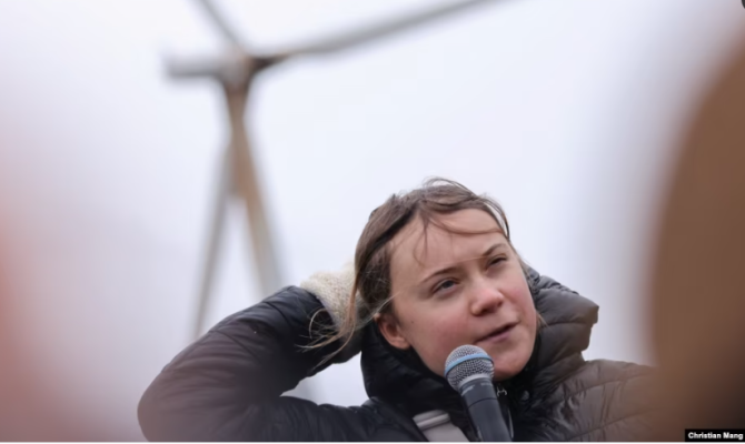 Greta Thunberg lirohet pas arrestimit në protestën e minierës gjermane