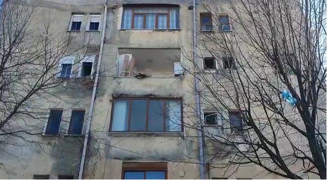 Shpërthimi i bombulës në Korçë/ 40-vjeçari në gjendje të stabilizuar por dëmet materiale janë të mëdha