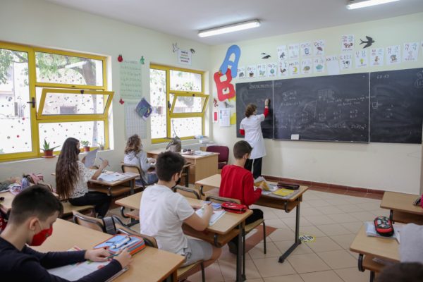 S’ka vakanca në mësuesi/ Janë 2316 vende të lira në Tiranë, Kukës e Dibër