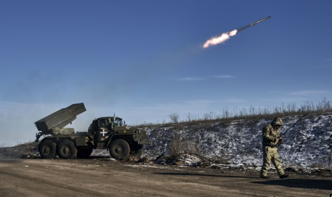 Ukraina thotë se në Soledar po vazhdojnë luftimet e ashpra