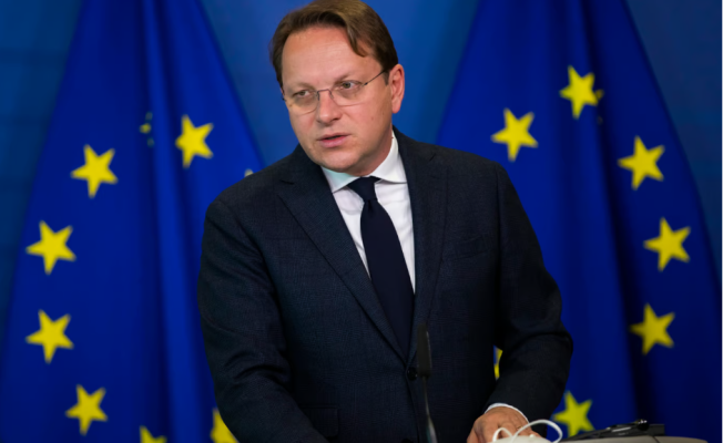 Hetim komisionerit të zgjerimit/ Parlamenti europian akuzone Oliver Verhelyi për mbështetje ndaj Serbisë