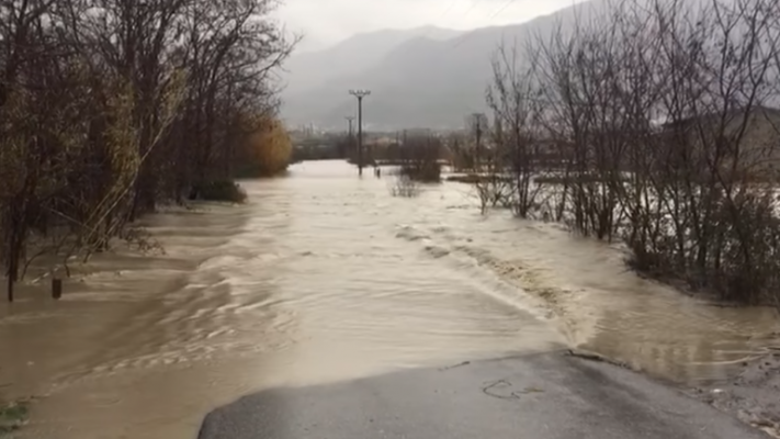 Qetësohet situata nga reshjet në Lezhë, rreth 230 ha tokë ende nën ujë