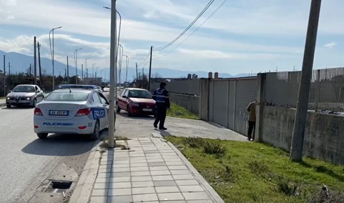 Kontrolle për kanabis në Vlorë/ Në lupën e policisë ambientet e mbyllura dhe magazina