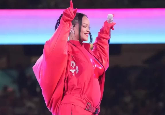 Rihanna shtatëzënë për herë të dytë, pamjet bëjnë ‘xhiron e botës’