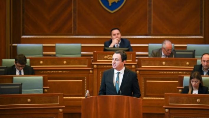 Kurti raporton për marrëveshjen/ Opozita “kryqëzon” kryeministrin për takimin e Ohrit