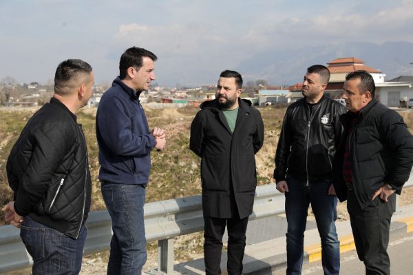 Rehabilitohet Ura e Çerkezës/ Veliaj: I paraprijmë emergjencave, për banorët e Zall Herrit shtohet një hapësirë të gjelbër