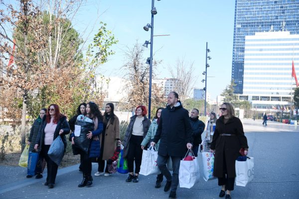 Kryeqytetasit solidarizohen me popullin turk, Veliaj: Faleminderit secilit për kontributin e dhënë