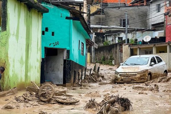 Dhjetëra të vdekur nga përmbytjet në Brazil