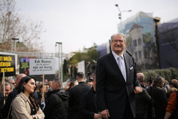 Berisha: Bandat e Ramës shkelmojnë parlamentin, “kukullat” e tij nuk lejojnë ngritjen e Komisionit Hetimor