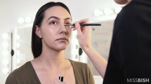 Gabimi i madh që gratë bëjnë me makeup-in, kur mbulojmë aknet