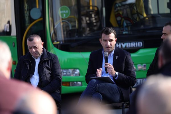 Veliaj: Korsi të dedikuara për 3 linjat e shpejta të autobusëve urbanë në Tiranë