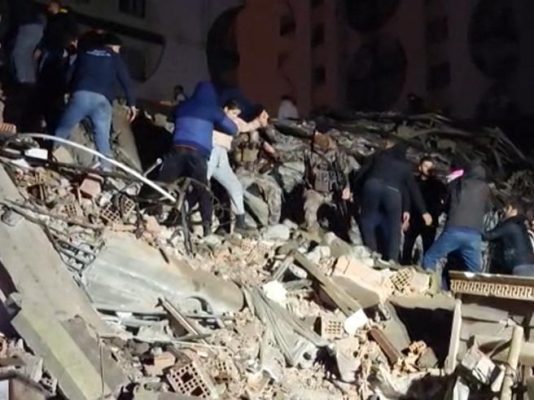 Tërmeti i fuqishëm në Turqi/ Rëndohet bilanci i viktimave