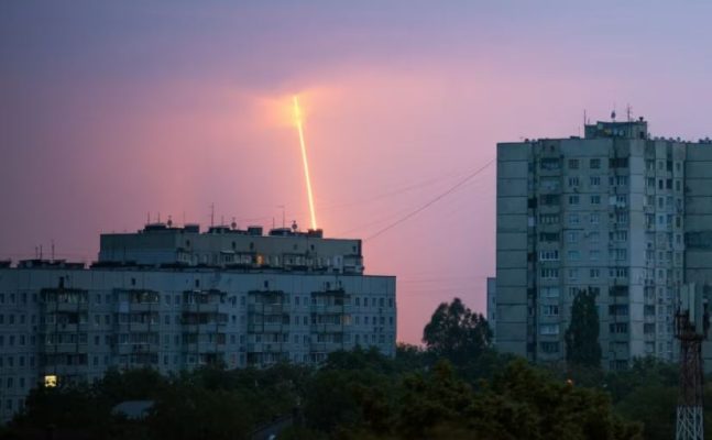 Moldavia gjen copëza të raketave pas sulmeve ruse në Ukrainë
