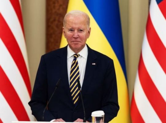 Biden mirëpret urdhër-arrestimin për Putinin
