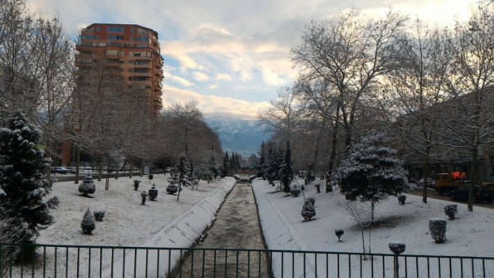 Afron i ftohti siberian në Shqipëri, pritet dëborë edhe në zonat e ulëta
