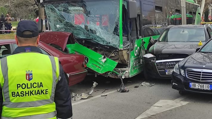 Arrestohet shoferi i “Unazës”; shkaktoi aksidentin masiv duke marrë para 10 makina tek “Shallvaret”