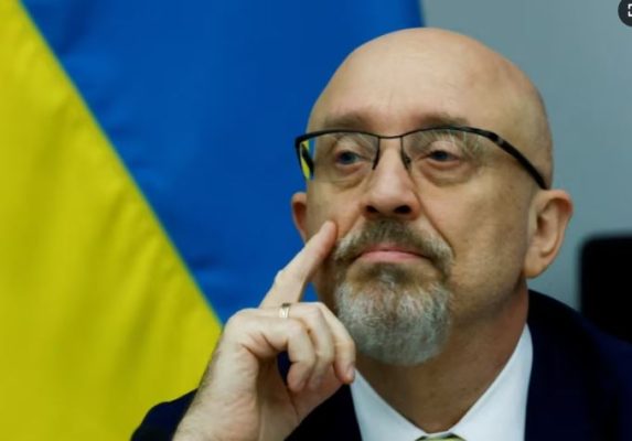Paqartësi mbi drejtimin e Ministrisë së Mbrojtjes së Ukrainës