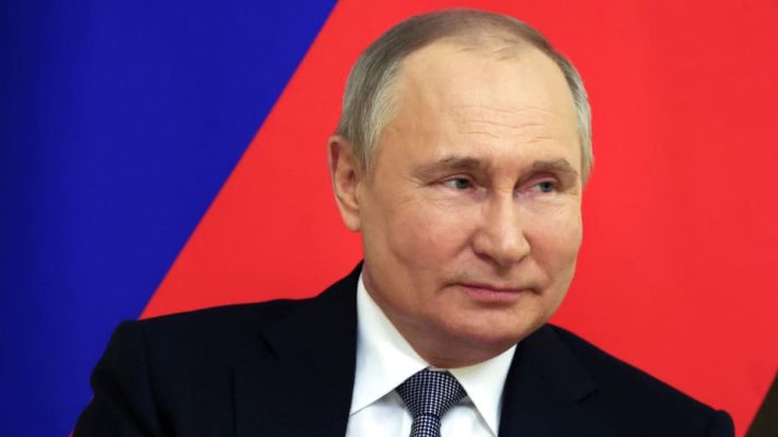 Putin e viziton Krimenë në përvjetorin e aneksimit