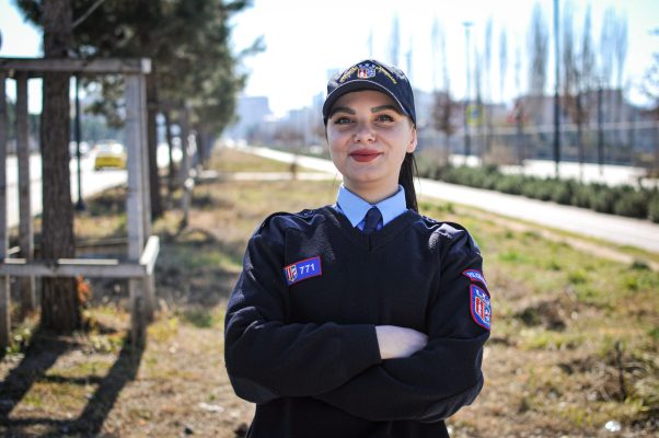 Veliaj uron 8 marsin me fotot e grave punonjëse: Faleminderit për kontributin e dhënë për Tiranën!