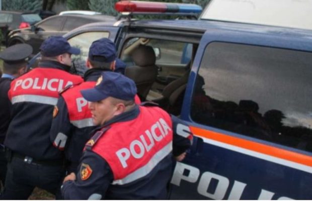 “Theu arrestin e shtëpisë” për të pirë kafe, arrestohet 39-vjeçari në Mallakastër