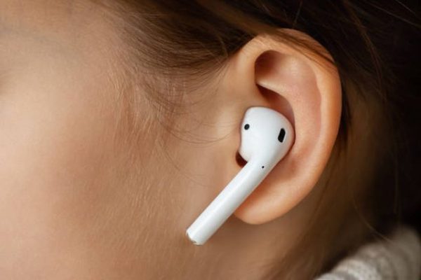 6 shenja që tregojnë se keni dëmtuar dëgjimin duke përdorur kufjet