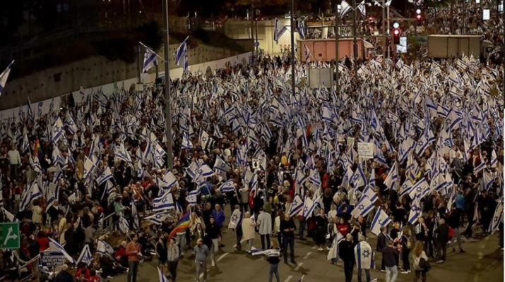 Protesta masive në Izrael, pas shkarkimit të Ministrit të Mbrojtjes
