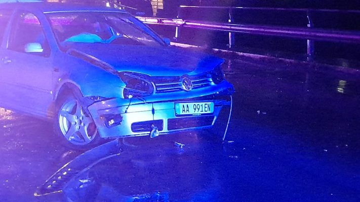 Aksident në aksin Berat-Dimal/ Përplasen dy makina, plagosen rëndë shoferët