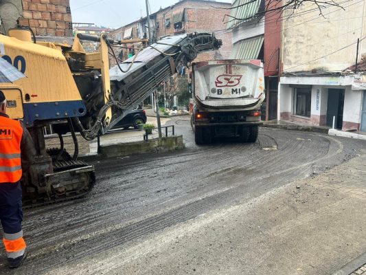 Ekipet e Bashkisë së Tiranës nisin punën për rikonstruksionin e rrugës “Njazi Meka”në kryeqytet