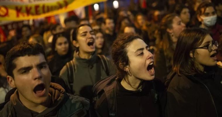 Ngjarja tragjike në Larisa, protesta dhe homazhe në Greqi