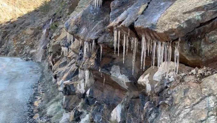 Temperaturat zbresin nën zero/ Akull në rrugën e Krastës, dëmtohen të mbjellat