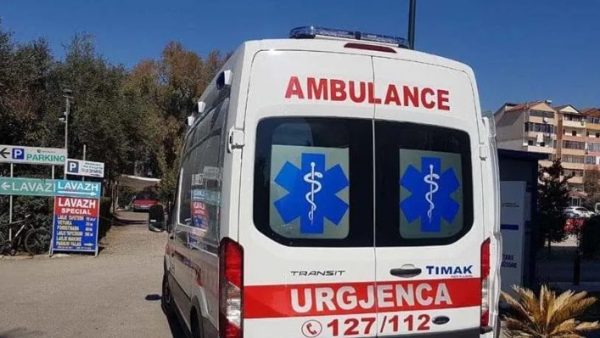 Katër makina përplasen tek Rruga e Elbasanit/ Tre persona përfundojnë në spital