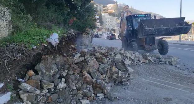 Rëshqitje dherash gjatë natës, bllokohet rruga nacionale Vlorë-Orikum