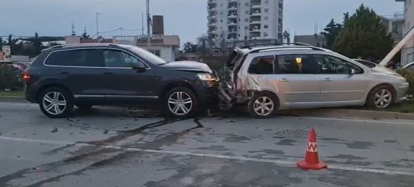 VIDEO/ Aksident në Vlorë, plagoset rëndë një grua