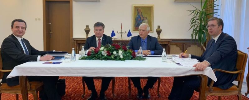 Propozimi europian/ Kurti dhe Vuçiç përballë njëri-tjetrit, nis takimi trepalësh