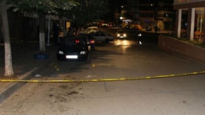 Sasi plasëse gjatë natës, dëmtohet marketi i ish presidentit të klubit të Kamzës
