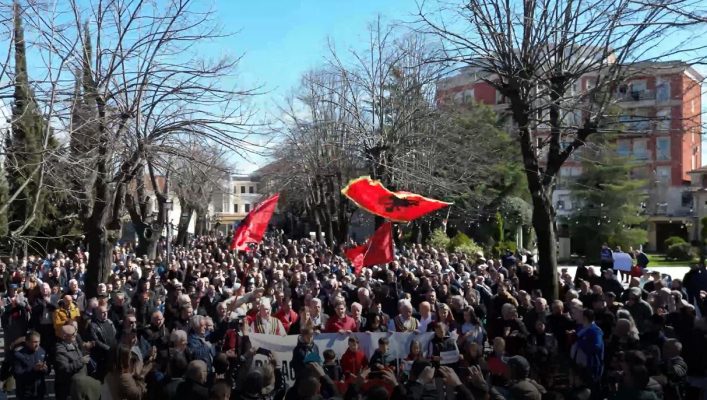“Dukagjini kërkon rrugën”/ Banorët protestë kundër autoriteteve, deputeti socialist: Do firmos peticionin