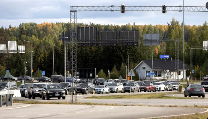 Finlanda nis ndërtimin e gardhit në kufi me Rusinë