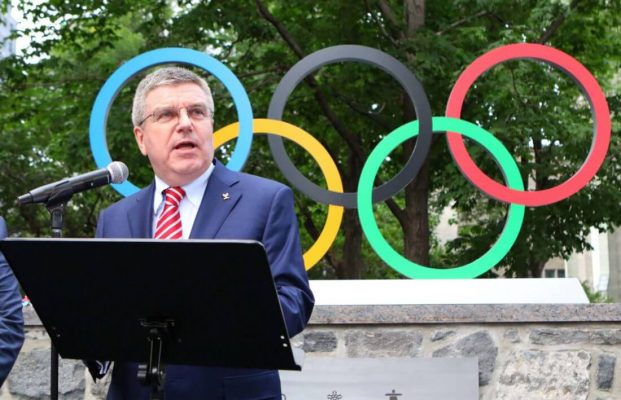 Presidenti i Komitetit Olimpik: Përfshini atletët rusë në Lojërat 2024, mbajeni politikën larg