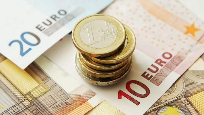 Rënie e pandalshme/ Një euro po shkëmbehet me 112.8 leke, Zhvlerësimi pritet të vijojë