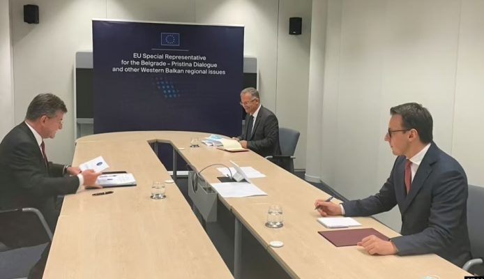 Marrëveshja Kosovë-Serbi/ Bislimi dhe Petkoviç takohen sot në Bruksel