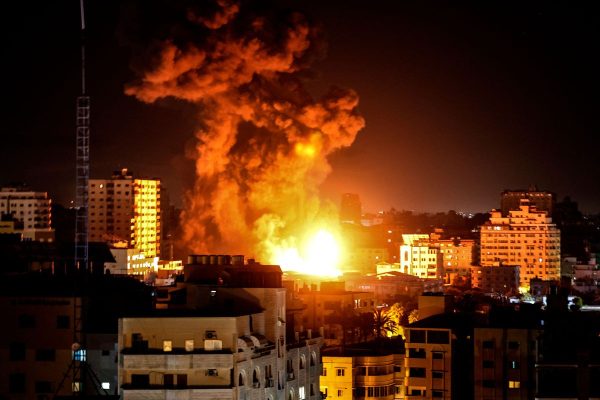 Izrael-Palestinë, rritet tensioni/ Sulmi në xhaminë Al Aksa pasohet me goditje me raketa nga “Hamas”