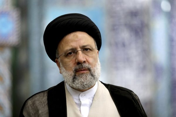 Irani fillon goditjen ndaj atyre që fyen presidentin Raisi pas vdekjes së tij