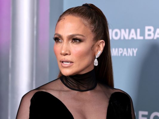 Joshëse dhe gjithnjë në formë, këto janë 6 sekretet e bukurisë së Jennifer Lopez