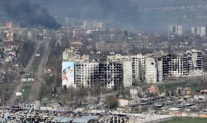 Bahmuti përballet me sulme të vazhdueshme ruse